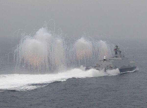 Flares are set off from a Taiwan navy missile ship. - Sputnik International