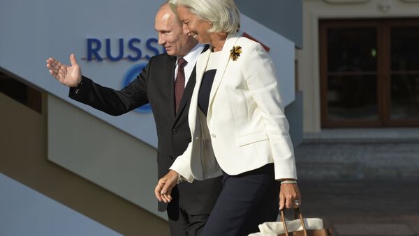 Russia’s President Vladimir Putin (L) welcomes International Monetary Fund (IMF) Managing Director Christine Lagarde at the start of the G20 summit on September 5, 2013 in Saint Petersburg - Sputnik International