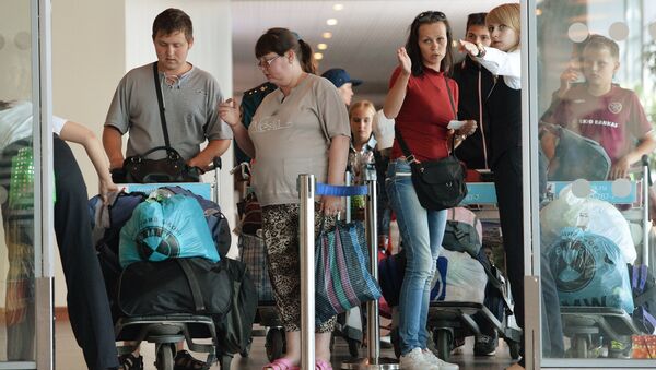 Ukrainian refugees arrive in Moscow - Sputnik International