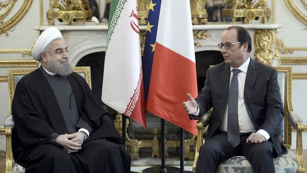 French President Francois Hollande (R) meets Iran's President Hassan Rouhani at the Elysee Palace in Paris, France, January 28, 2016 - Sputnik International
