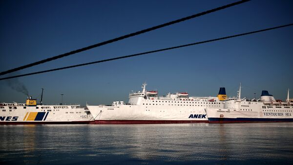 Ferries remain docked at the port of Piraeus, southwest of central Athens, during strike (file photo) - Sputnik International