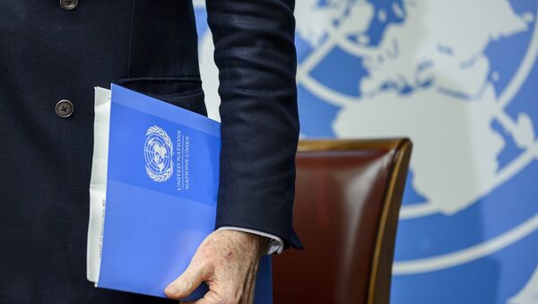 UN Syria envoy Staffan De Mistura's hands holds documents at the United Nations Offices on January 25, 2016 in Geneva during a press conference on efforts to restart peace talks. - Sputnik International