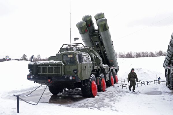 Ultimate Protector: S-400 Triumf Air Defense Systems Shield Moscow Skies - Sputnik International