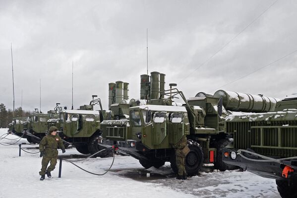 Ultimate Protector: S-400 Triumf Air Defense Systems Shield Moscow Skies - Sputnik International