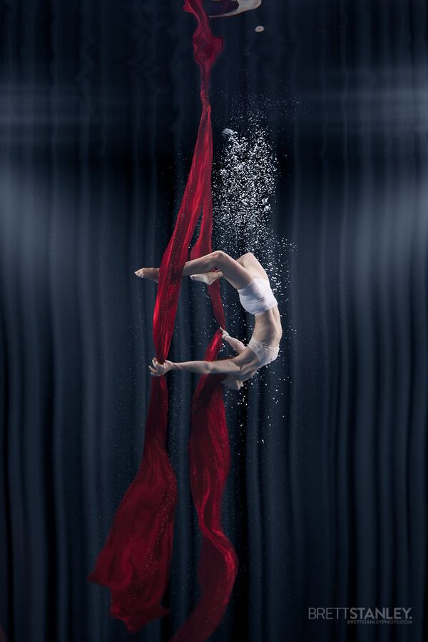 Radiant Beauty of 'Sirens': Underwater Circus - Sputnik International