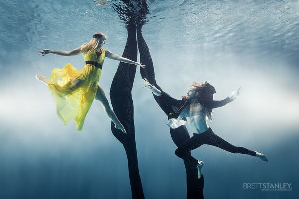 Radiant Beauty of 'Sirens': Underwater Circus - Sputnik International