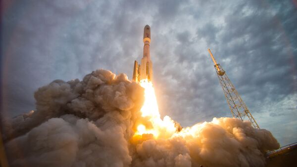 An Atlas V rocket launches the Navy's Mobile User Objective System (MUOS) 2 satellite from Space Launch Complex-41 at Cape Canaveral Air Force Station - Sputnik International