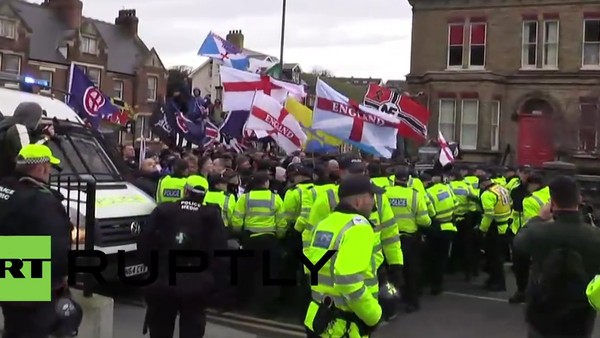Violence erupts at National Front and far-right march in Dover, arrests made - Sputnik International