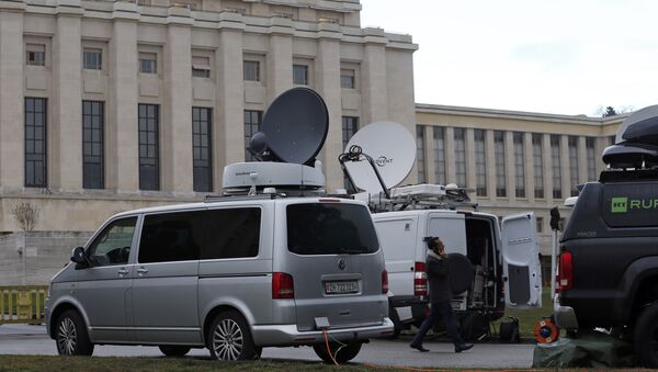 Television vans are pictured ahead of the start of Syrian talks in front of the United Nations European headquarters in Geneva, Switzerland, January 29, 2016. - Sputnik International