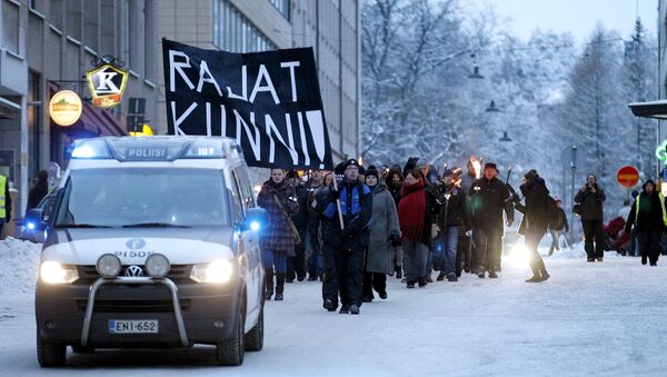 Anti-immigration marchers are led by a police van on the streets in Tampere, Finland January 23, 2016 - Sputnik International