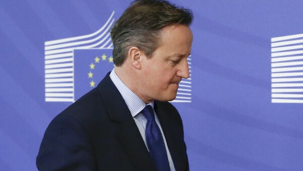 British Prime Minister David Cameron is welcomed by European Commission President Jean-Claude Juncker (not seen) in Brussels, Belgium January 29, 2016. - Sputnik International