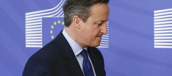 British Prime Minister David Cameron is welcomed by European Commission President Jean-Claude Juncker (not seen) in Brussels, Belgium January 29, 2016. British Prime Minister David Cameron is welcomed by European Commission President Jean-Claude Juncker (not seen) in Brussels, Belgium January 29, 2016. - Sputnik International