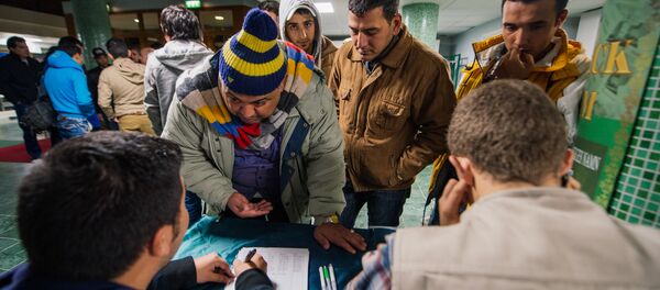 Refugee's register their names as they arrive to Stockholm central mosque - Sputnik International