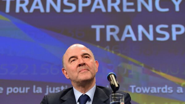 Pierre Moscovici, European commissioner for Economic and Financial Affairs, Taxation and Customs, holds a press conference on tax and financial transparency at the European Commission in Brussels on March 18, 2015. - Sputnik International
