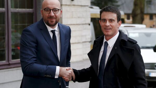 Belgian Prime Minister Charles Michel welcomes his French counterpart Manuel Valls ahead of a meeting to find a common front on security challenges at Val Duchesse castle in Brussels, Belgium, February 1, 2016. - Sputnik International