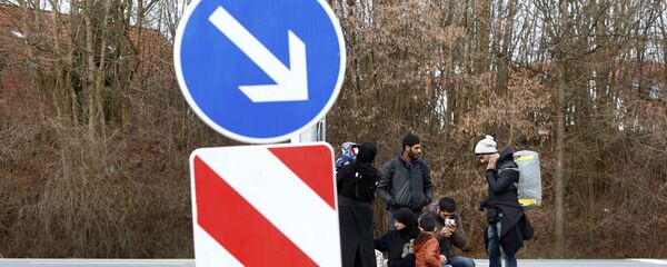 Migrants make a break in Erding downtown after their visit to the first registration camp of Erding near Munich, Germany, January 27, 2016 Migrants make a break in Erding downtown after their visit to the first registration camp of Erding near Munich, Germany, January 27, 2016 - Sputnik International