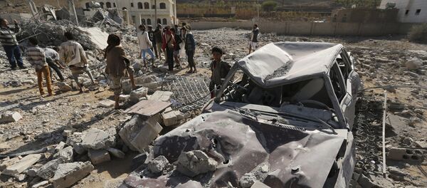People gather at the site of a Saudi-led air strike in Yemen's capital Sanaa January 29, 2016 People gather at the site of a Saudi-led air strike in Yemen's capital Sanaa January 29, 2016 - Sputnik International