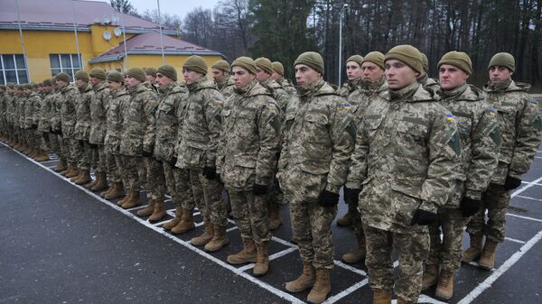Ukrainian servicemen at the opening of a multinational training of Ukrainian Armed Forces units held on the territory of the International Peacekeeping and Security Centre of the National Hetman Petro Sahaidachnyi Land Forces Academy in Lviv Region - Sputnik International