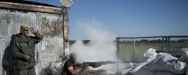 Donbass people's militia fighters during training at the Krasny Partizan border checkpoint Donbass people's militia fighters during training at the Krasny Partizan border checkpoint - Sputnik International