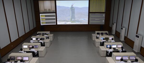 North Korea technicians watch live images of the rocket Unah-3 at the satellite control room of the space center on the outskirts of Pyongyang on April 11, 2012 (File) North Korea technicians watch live images of the rocket Unah-3 at the satellite control room of the space center on the outskirts of Pyongyang on April 11, 2012 (File) - Sputnik International