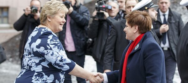 Norway's Prime Minister Erna Solberg (L) meets her Polish counterpart Beata Szydlo in Oslo, Norway February 2, 2016 Norway's Prime Minister Erna Solberg (L) meets her Polish counterpart Beata Szydlo in Oslo, Norway February 2, 2016 - Sputnik International