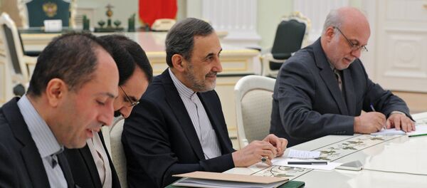 Vladimir Putin meets with Ali Akbar Velayati, Iranian president's special envoy and advisor for foreign affairs - Sputnik International