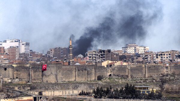 A photo taken on February 3, 2016 shows smokes rising over the district of Sur in Diyarbakir after clashes between Kurdish rebels and Turkish forces - Sputnik International