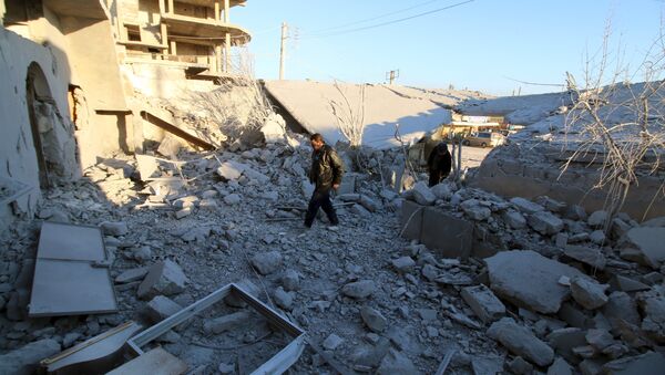 Residents inspect damage after airstrikes by pro-Syrian government forces in Anadan city, about 10 kilometers away from the towns of Nubul and Zahraa, Northern Aleppo countryside, Syria February 3, 2016 - Sputnik International