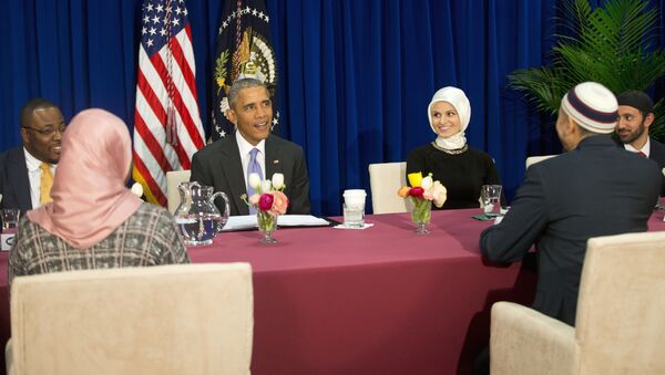 President Barack Obama meets with members of Muslim-American community at the Islamic Society of Baltimore, Wednesday, Feb. 3, 2016, in Baltimore, Md. - Sputnik International