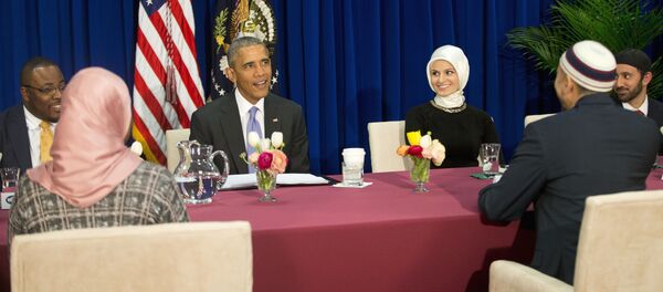 President Barack Obama meets with members of Muslim-American community at the Islamic Society of Baltimore, Wednesday, Feb. 3, 2016, in Baltimore, Md. - Sputnik International