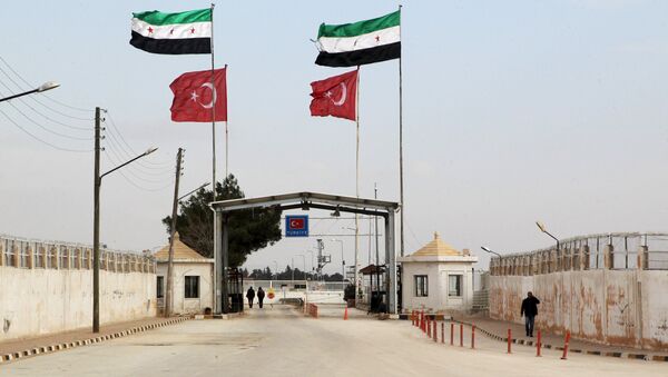Free Syrian Army and Turkish flags flutter over the Bab Al-Salam border crossing, that is closed from the Turkish side, activists said, in northern Aleppo countryside, Syria, January 18, 2016 - Sputnik International
