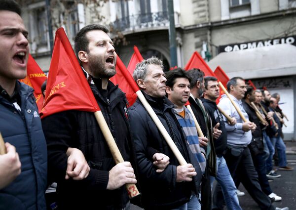 Protesters from the Communist-affiliated trade union PAME march during a 24-hour general strike against planned pension reforms in central Athens, Greece, February 4, 2016. Protesters from the Communist-affiliated trade union PAME march during a 24-hour general strike against planned pension reforms in central Athens, Greece, February 4, 2016. - Sputnik International