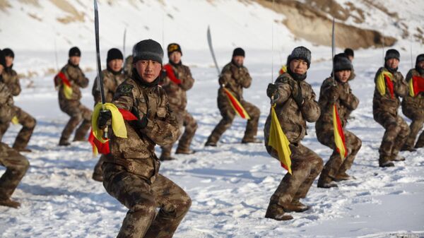 Тренировка с мечами солдат народно-освободительной армии Китая  - Sputnik International