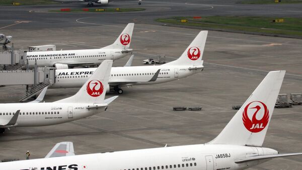 This picture taken on April 29, 2014 shows Japanese air carrier Japan Airlines planes parked on the tarmac at Tokyo's Haneda airport - Sputnik International