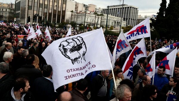 Protesters gather in front of the Greek parliament in Athens during a massive protest rally on February 4, 2016 - Sputnik International