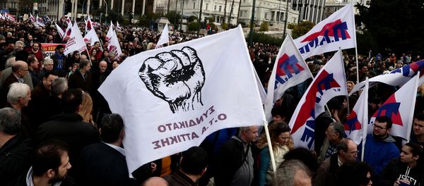Protesters gather in front of the Greek parliament in Athens during a massive protest rally on February 4, 2016 - Sputnik International