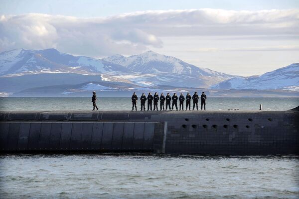 British Navy personnel stand atop the Trident Nuclear Submarine, HMS Victorious, on patrol off the west coast of Scotland on April 4, 2013 before the visit of British Prime Minister David Cameron. British Navy personnel stand atop the Trident Nuclear Submarine, HMS Victorious, on patrol off the west coast of Scotland on April 4, 2013 before the visit of British Prime Minister David Cameron. - Sputnik International