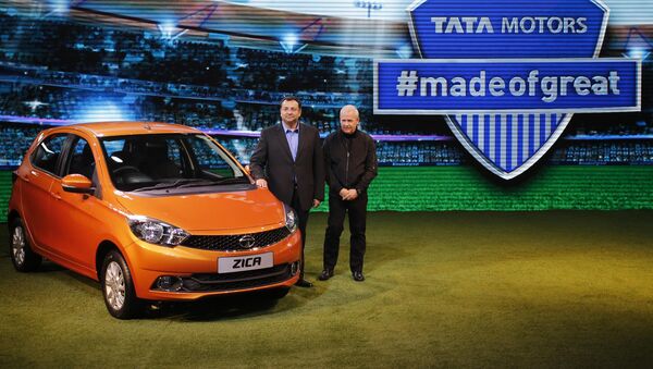 Chairman of Tata Group, Cyrus Mistry and Tata Motors' Head of Advanced and Product Engineering, Tim Leverton (R), pose with a Zica car during its launch at the Indian Auto Expo in Greater Noida, on the outskirts of New Delhi, India, February 3, 2016 - Sputnik International