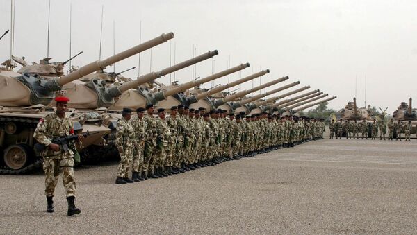 Bahraini soldiers line up at the 35th armored brigade camp, northern Kuwaiti desert (file photo) - Sputnik International
