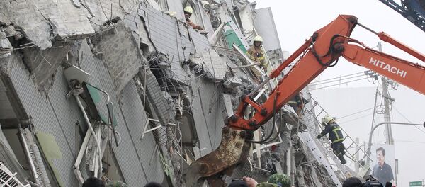 Rescue personnel work at the site where a 17 story apartment building collapsed from an earthquake in Tainan, southern Taiwan, February 6, 2016 Rescue personnel work at the site where a 17 story apartment building collapsed from an earthquake in Tainan, southern Taiwan, February 6, 2016 - Sputnik International