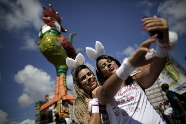 Get Ready to Sweat! Brazil Goes All Out in Carnival Extravaganza Get Ready to Sweat! Brazil Goes All Out in Carnival Extravaganza - Sputnik International