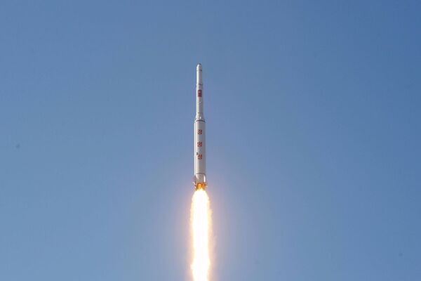 A North Korean long-range rocket is launched into the air at the Sohae rocket launch site in this undated photo released by North Korea's Korean Central News Agency (KCNA) in Pyongyang February 7, 2016. - Sputnik International
