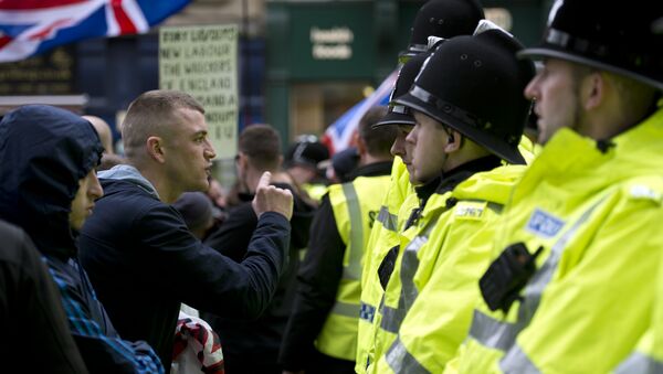 Protesters from the UK branch of the German group 'Pegida' debate with police officers in the city centre of Newcastle upon Tyne, northern England on February 28, 2015. (File) - Sputnik International