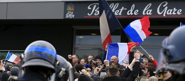 Activists against migrants shout slogans as retired French General Christian Piquemal makes an address during a protest organized by the anti-Islam group PEGIDA, in Calais, France Activists against migrants shout slogans as retired French General Christian Piquemal makes an address during a protest organized by the anti-Islam group PEGIDA, in Calais, France - Sputnik International