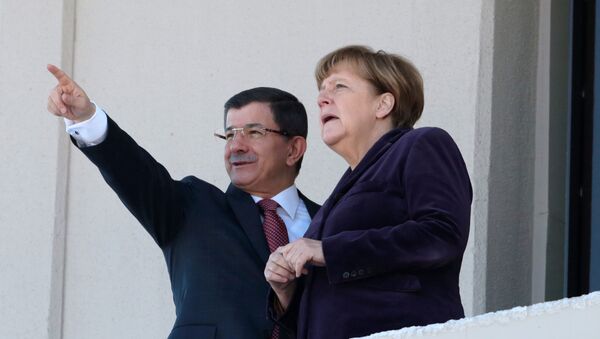 German Chancellor Angela Merkel, right, and Turkish Prime Minister Ahmet Davutoglu speak as they look towards the city center after a welcome ceremony in Ankara, Turkey, Monday, Feb. 8, 2016. - Sputnik International