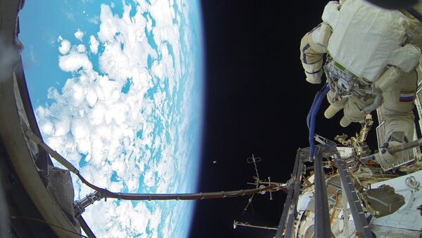Space walk by Russian Cosmonauts - Sputnik International