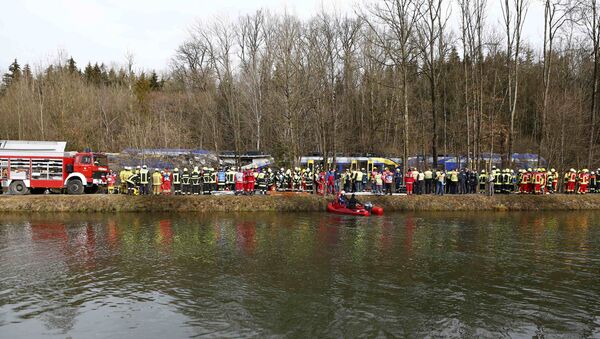 Members of emergency services work at the site of the two crashed trains near Bad Aibling in southwestern Germany, February 9, 2016 - Sputnik International