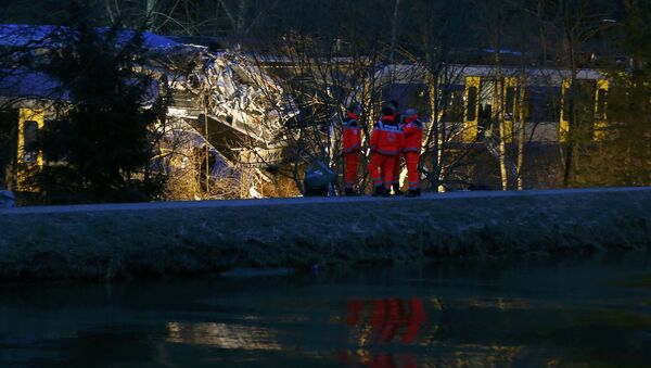 Members of emergency services at the site of two crashed trains near Bad Aibling in southwestern Germany, February 9, 2016. - Sputnik International