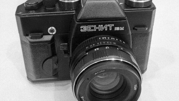 New Soviet 35-mm Zenit photo camera 15M at a wholesale fair of recreation and leisure goods. (File) - Sputnik International