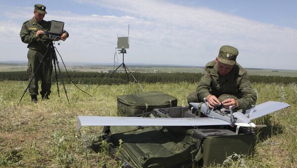 Servicemen prepare a Zastava unmanned aerial vehicle for launch in the assembly area of combined forces of the Central Military District and airborne troops at the Chebarkul firing range as part of a sudden operational readiness test - Sputnik International